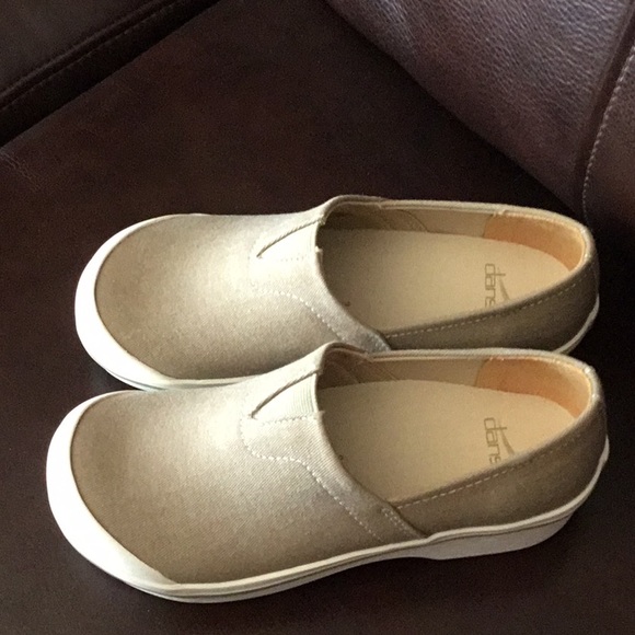 Dansko Children’s Shoes💥💥5 Star Rated💥💥 - Picture 1 of 4